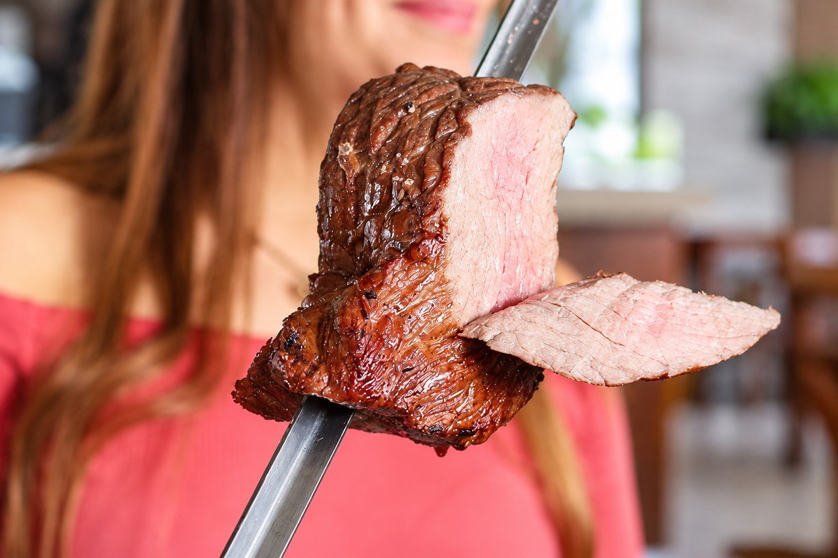 Servicio de carne en espada